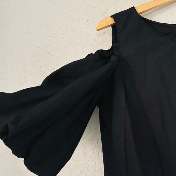 Black off the shoulder bubble sleeve top - Picture 2 of 3